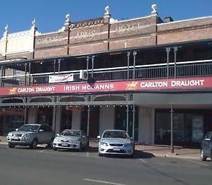Queens Arms Hotel